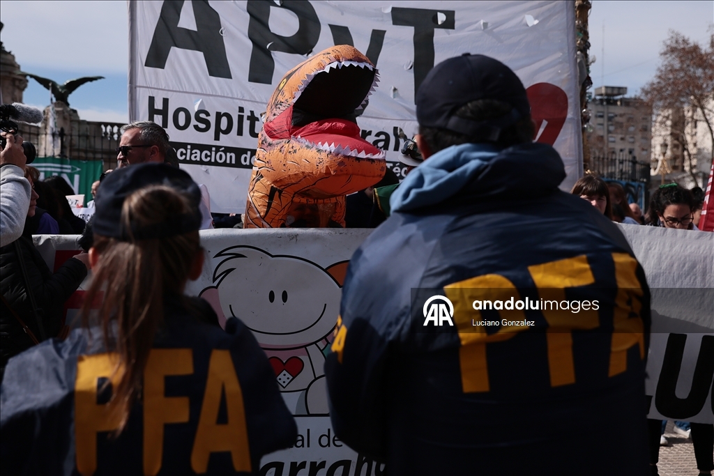В Буэнос-Айресе полиция разогнала протест за повышение пенсионных выплат