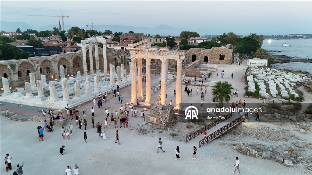 Antik ve modern yaşamın buluştuğu kent: Side