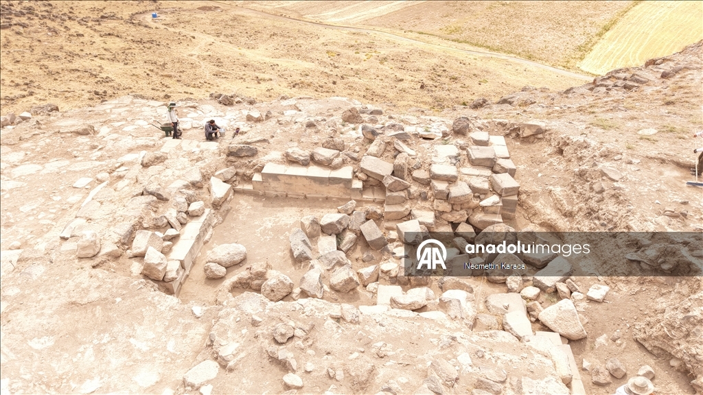 Bi deşîfrasyona tabletên bi nivîsên mîxî hat tesbîtkirin ku Keleha Korzutê bajarê pîroz ê Xaldî ye