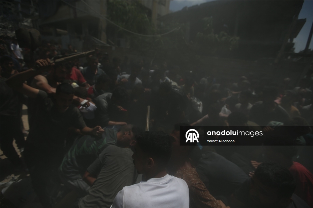 Gazze'ye havadan insani yardım malzemeleri indirildi