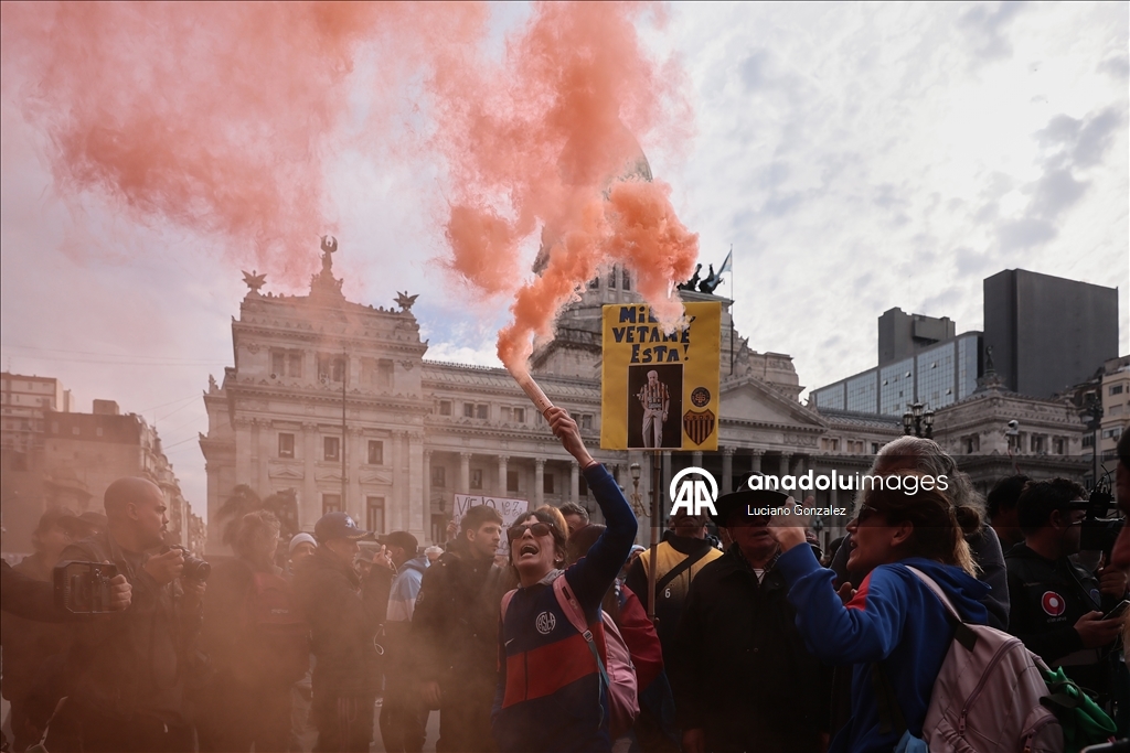 В Буэнос-Айресе полиция разогнала протест за повышение пенсионных выплат