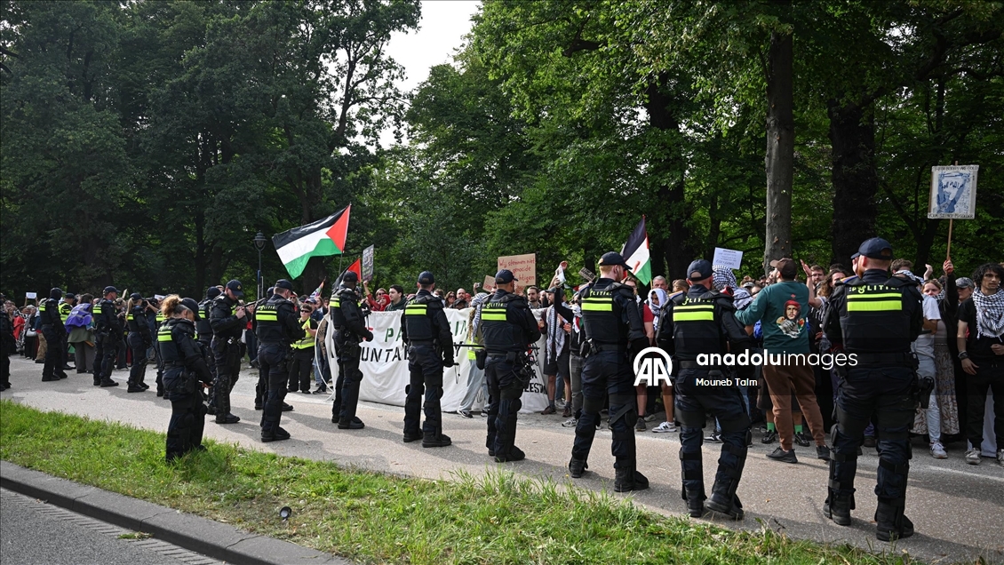 Hollanda Parlamentosu önünde düzenlenen Filistin'e destek gösterisine polis müdahale etti