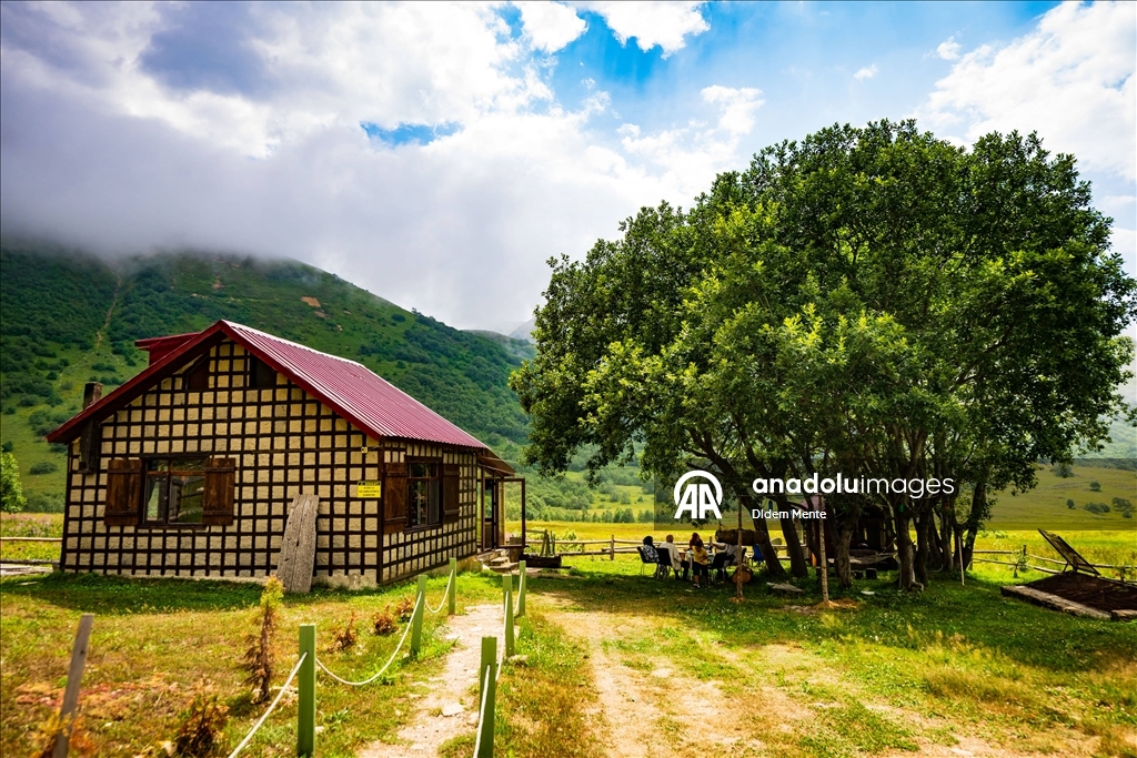 Cimil Vadisi ve Şelalesi, doğaseverlerin ilgisini çekiyor
