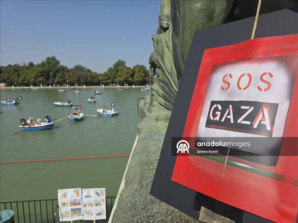 İspanya'nın başkenti Madrid'deki Retiro parkında Filistin'e destek gösterisi