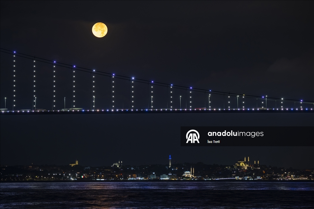 İstanbul'da dolunay