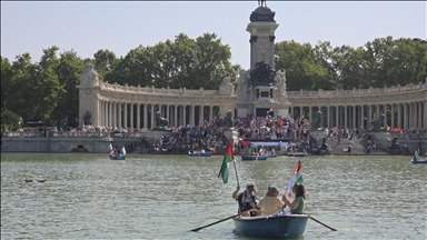 İspanya'nın başkenti Madrid'deki Retiro parkında Filistin'e destek gösterisi