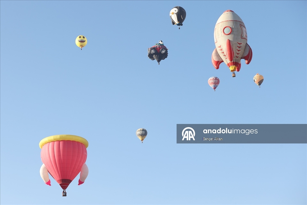 Kapadokya Balon Festivali'nin son gününde gökyüzünde görsel şölen sunuldu
