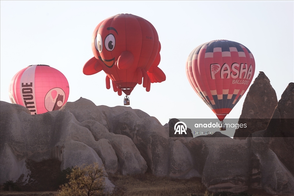 Kapadokya Balon Festivali'nin son gününde gökyüzünde görsel şölen sunuldu