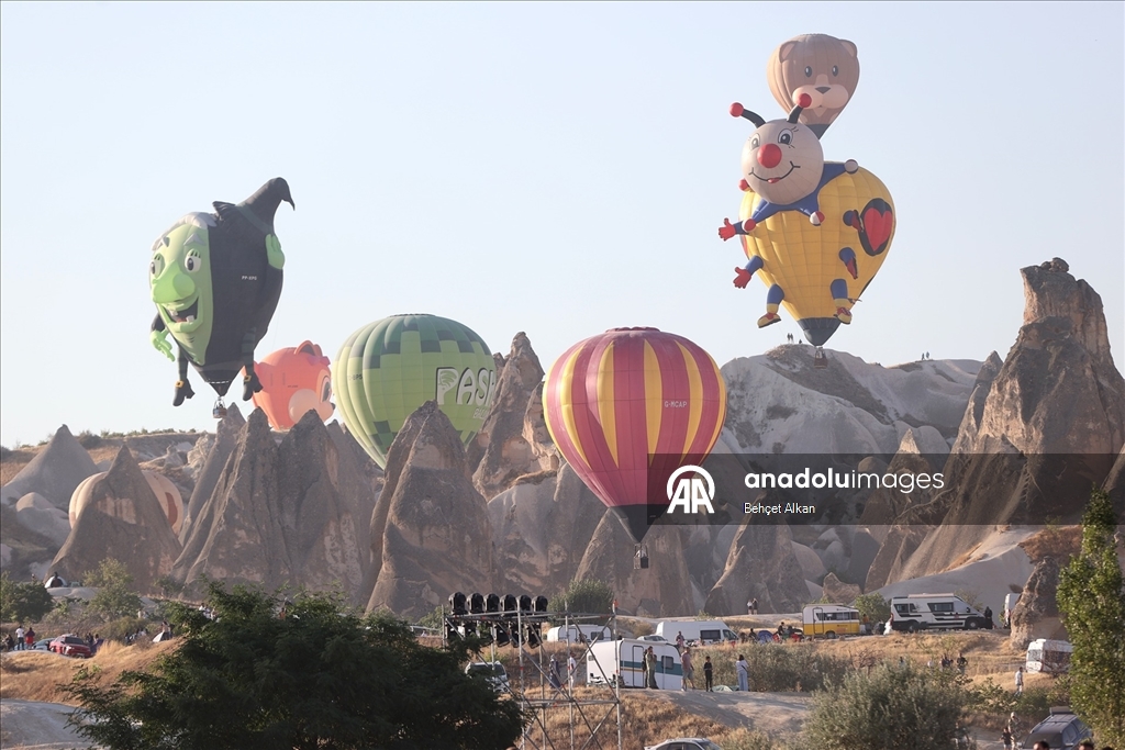 Kapadokya Balon Festivali'nin son gününde gökyüzünde görsel şölen sunuldu