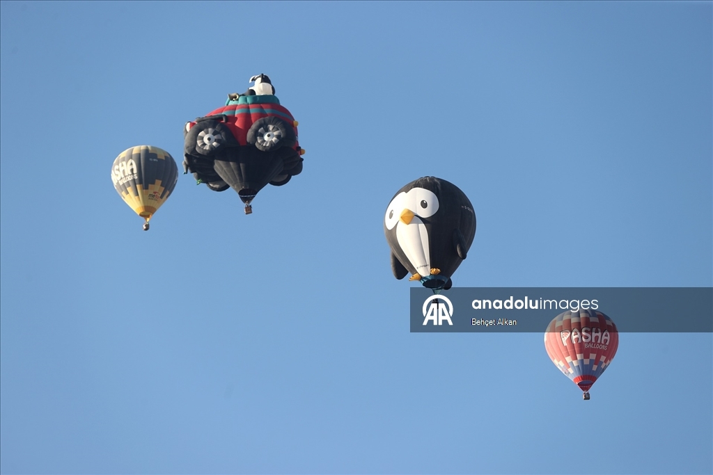 Kapadokya Balon Festivali'nin son gününde gökyüzünde görsel şölen sunuldu