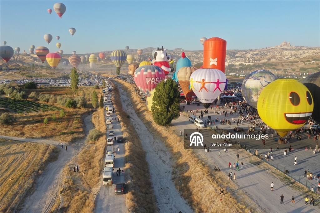 Kapadokya Balon Festivali'nin son gününde gökyüzünde görsel şölen sunuldu