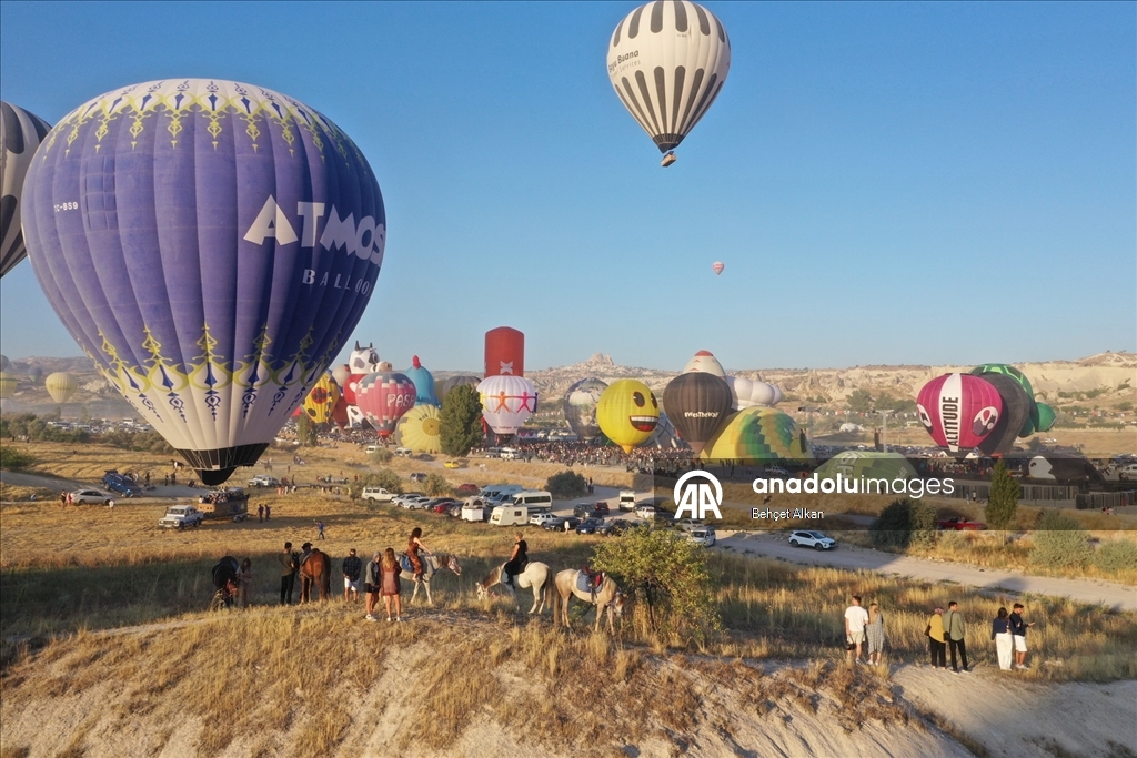 Kapadokya Balon Festivali'nin son gününde gökyüzünde görsel şölen sunuldu