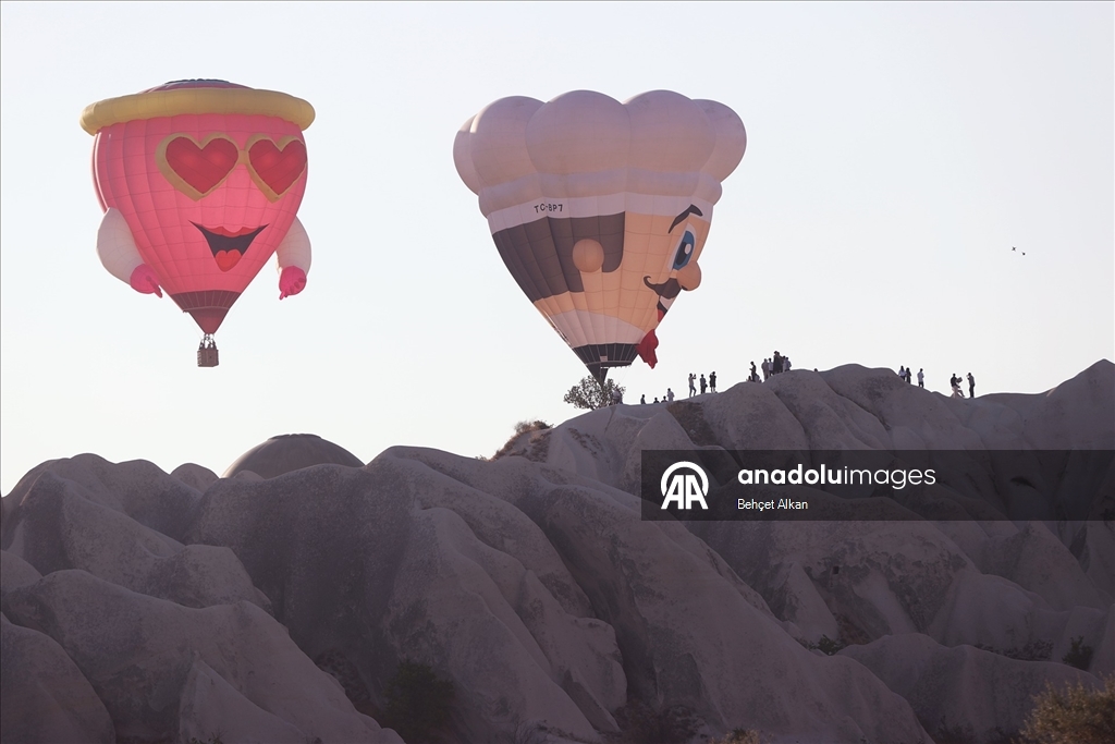 Kapadokya Balon Festivali'nin son gününde gökyüzünde görsel şölen sunuldu