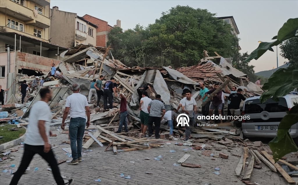 Merkez üssü Balıkesir'in Sındırgı ilçesi olan 6,1 büyüklüğünde deprem meydana geldi