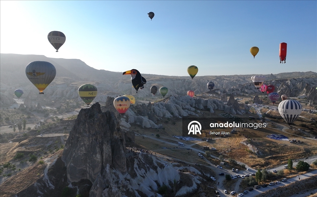Kapadokya Balon Festivali'nin son gününde gökyüzünde görsel şölen sunuldu