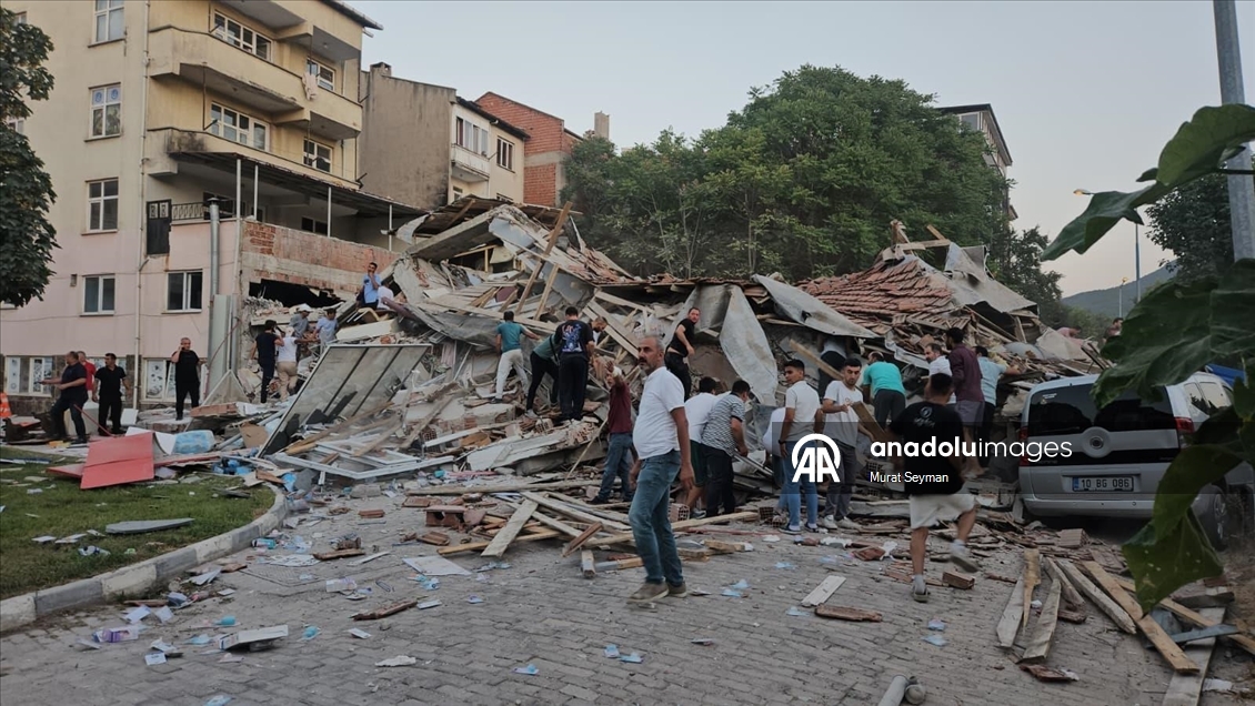 Merkez üssü Balıkesir'in Sındırgı ilçesi olan 6,1 büyüklüğünde deprem meydana geldi