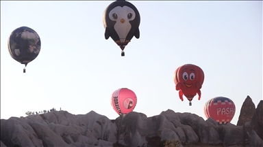 Kapadokya Balon Festivali'nin son gününde gökyüzünde görsel şölen sunuldu
