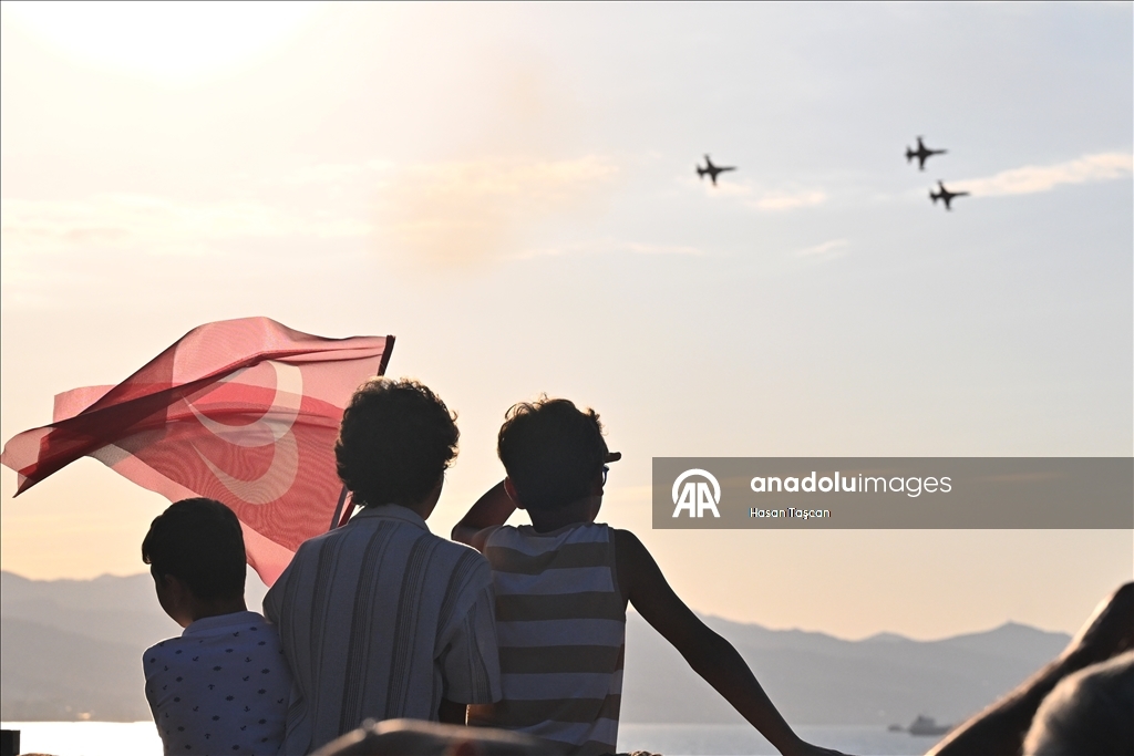 Turkish Stars perform demonstration flight in Turkiye's Trabzon