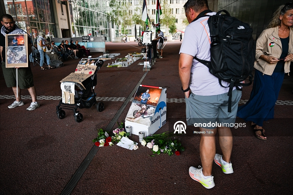 Lahey'de Dışişleri Bakanlığı önünde Gazze nöbeti sürüyor