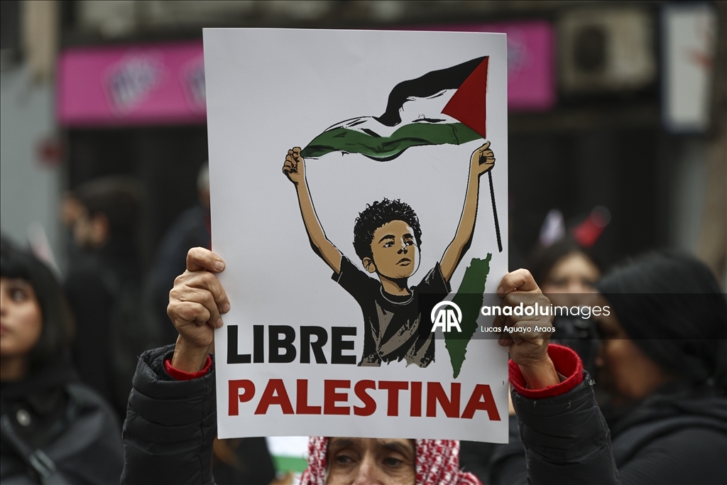 بأوان فارغة.. الآلاف في تشيلي يحتجون ضد التجويع الإسرائيلي لغزة