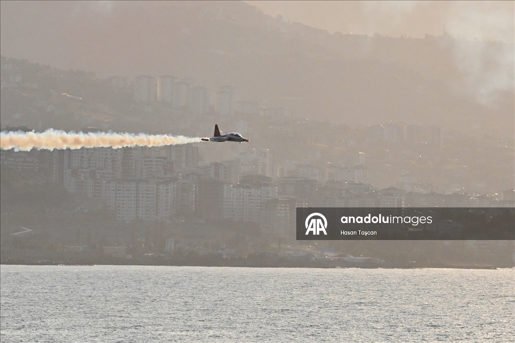 Turkish Stars perform demonstration flight in Turkiye's Trabzon