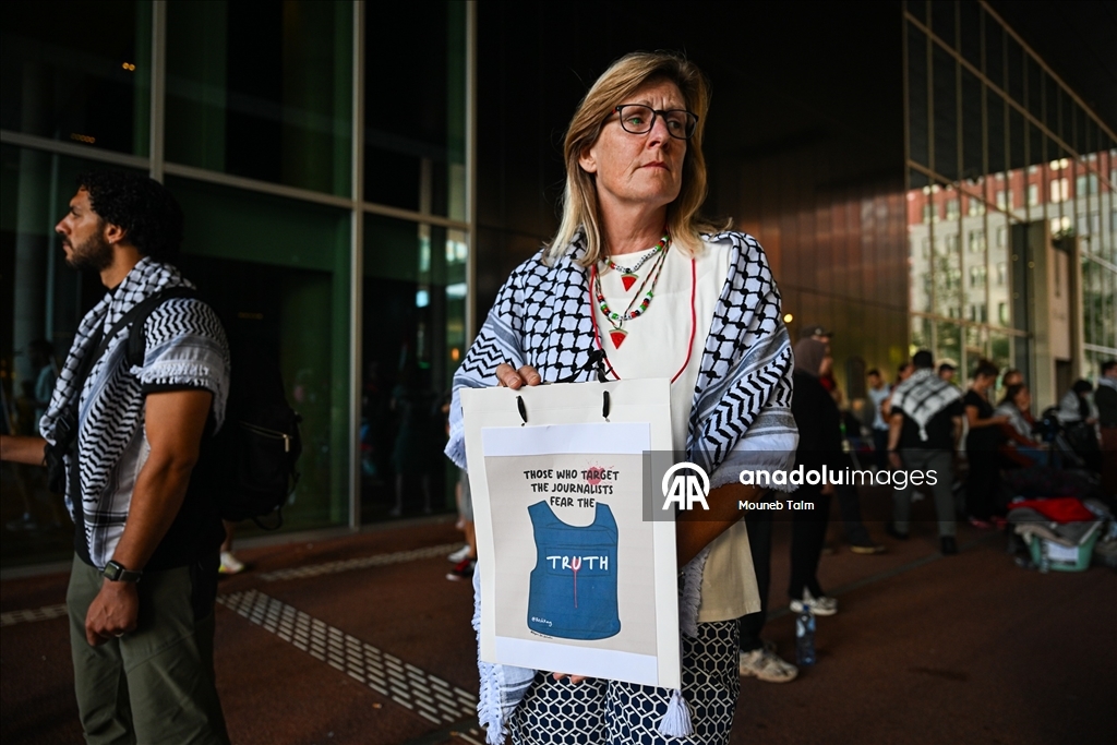 Lahey'de Dışişleri Bakanlığı önünde Gazze nöbeti sürüyor