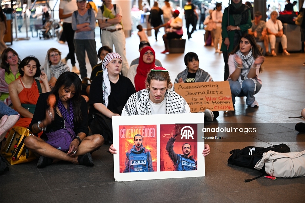 Lahey'de Dışişleri Bakanlığı önünde Gazze nöbeti sürüyor