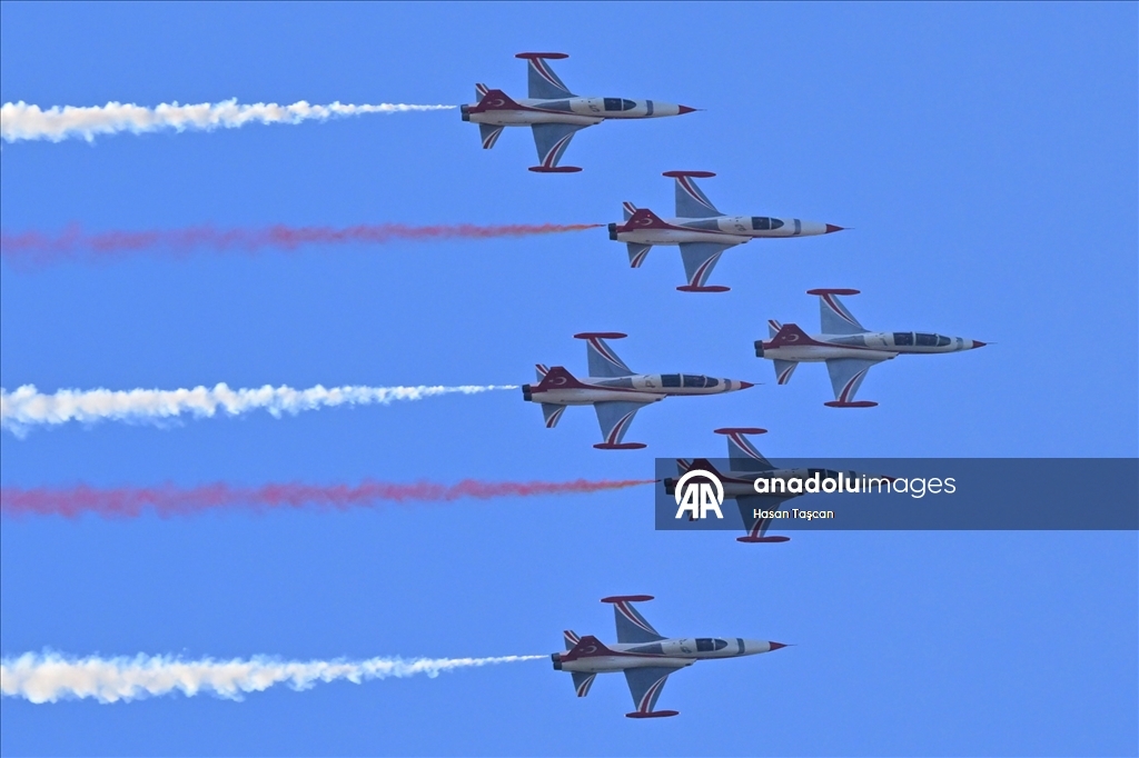 Turkish Stars perform demonstration flight in Turkiye's Trabzon