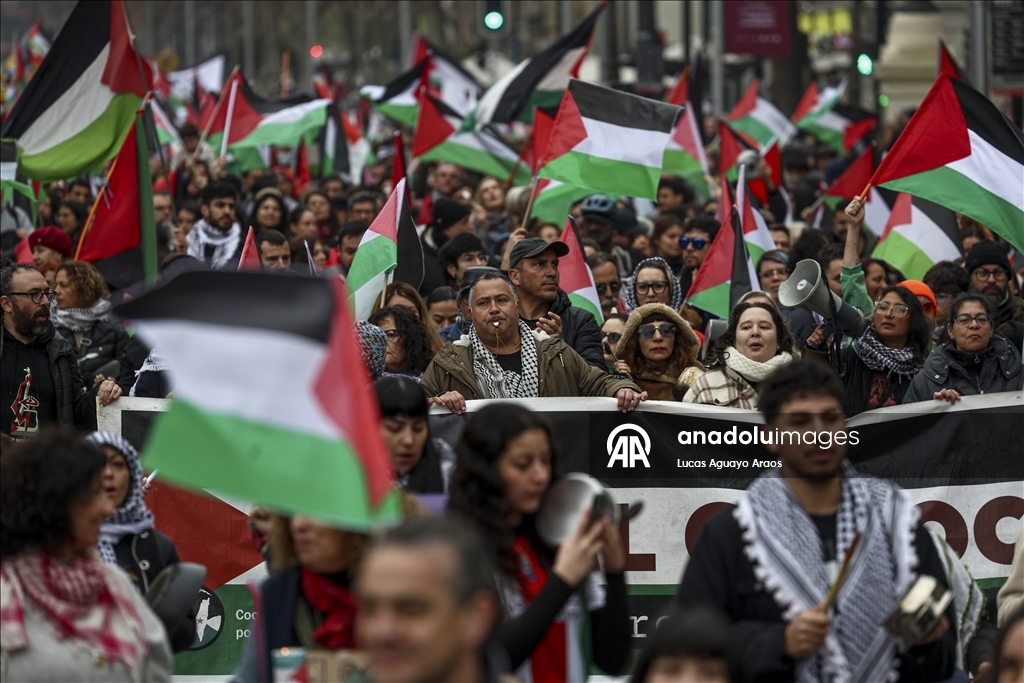 بأوان فارغة.. الآلاف في تشيلي يحتجون ضد التجويع الإسرائيلي لغزة