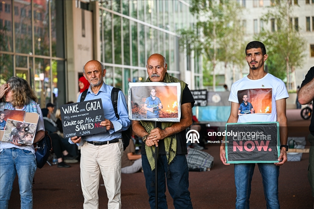 Lahey'de Dışişleri Bakanlığı önünde Gazze nöbeti sürüyor