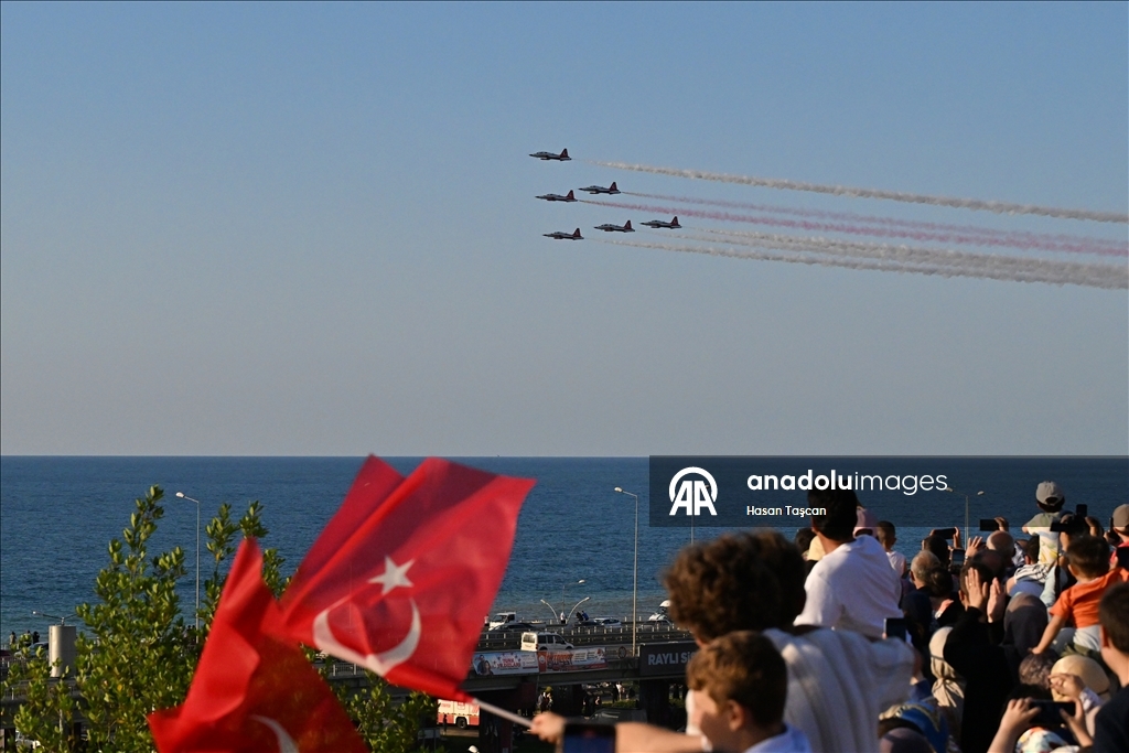Turkish Stars perform demonstration flight in Turkiye's Trabzon