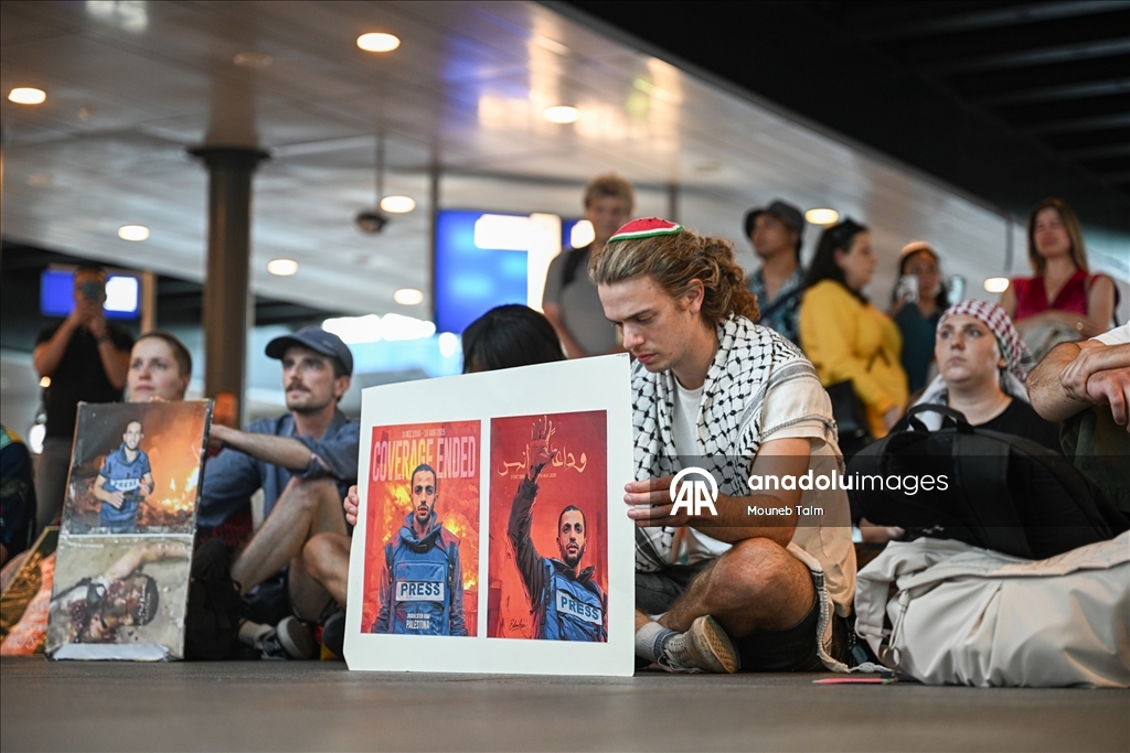 Lahey'de Dışişleri Bakanlığı önünde Gazze nöbeti sürüyor