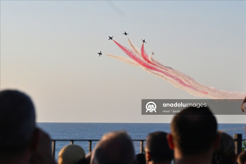 Turkish Stars perform demonstration flight in Turkiye's Trabzon