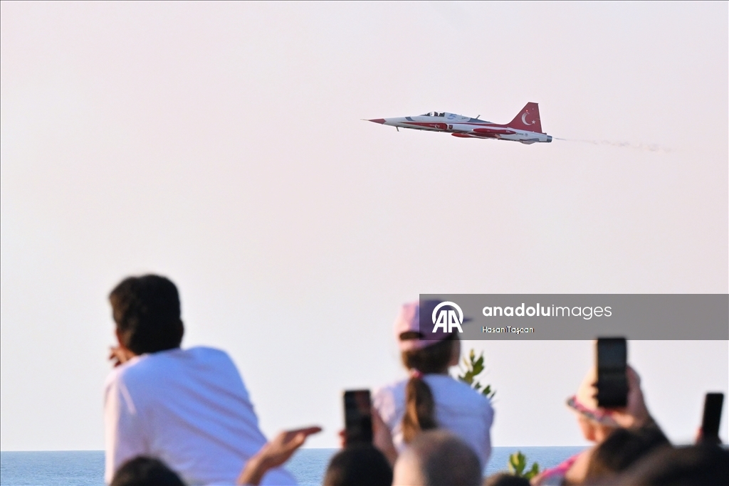 Turkish Stars perform demonstration flight in Turkiye's Trabzon