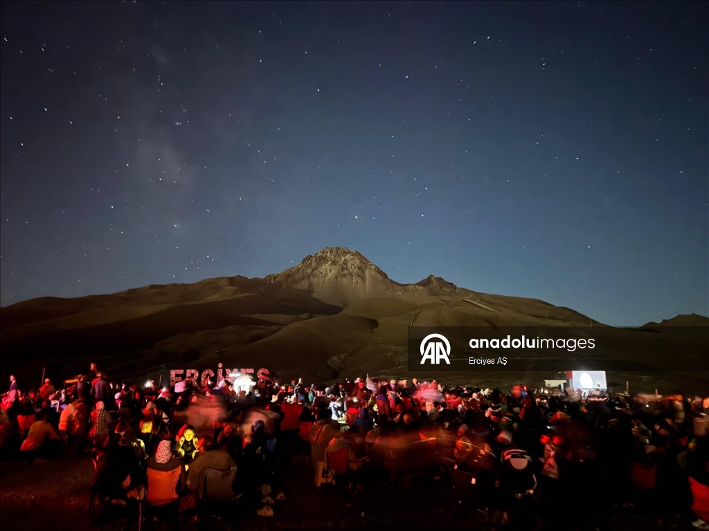 İç Anadolu'nun zirvesi Erciyes'te meteor yağmuru izlendi