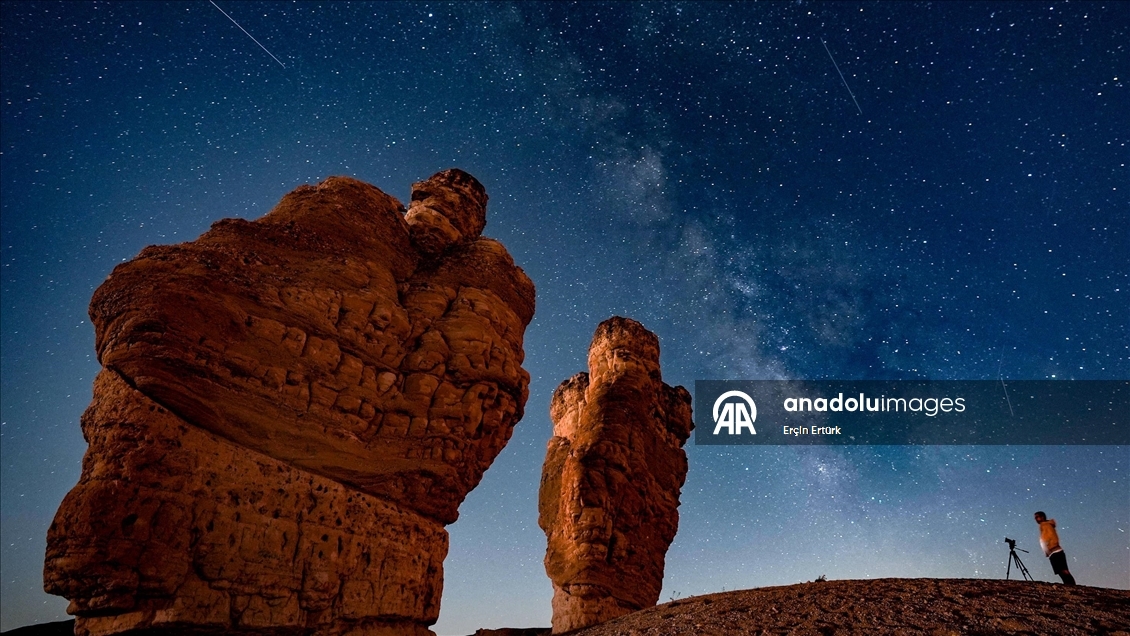 Perseid meteor yağmuru gece gökyüzünü aydınlattı