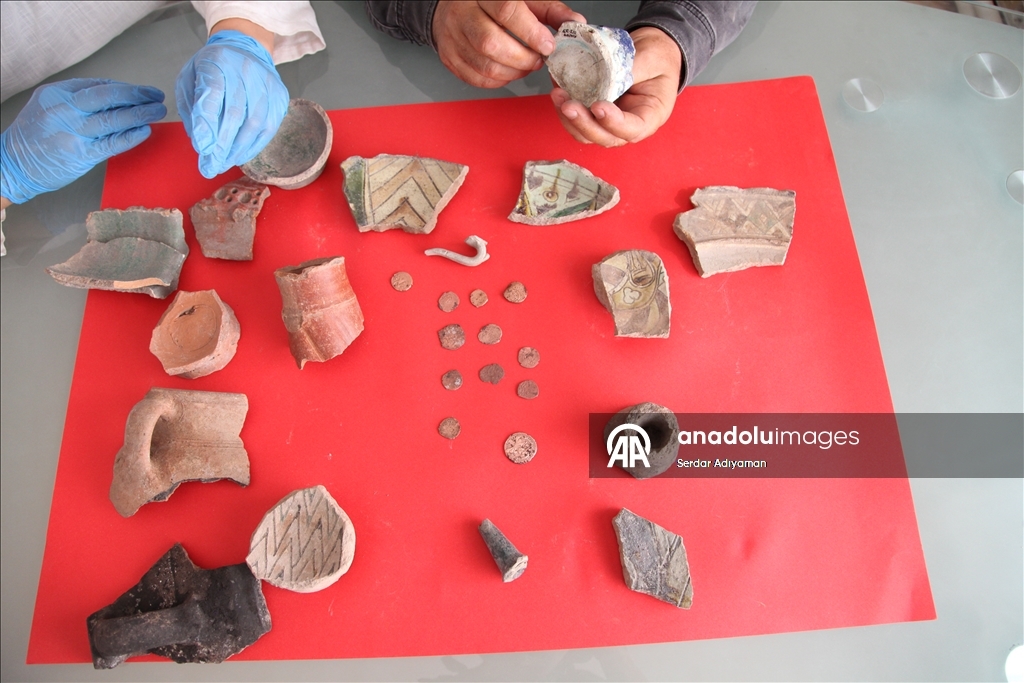 Bitlis'teki Selçuklu Kalesi'nde sikke ve seramikler ortaya çıkarıldı