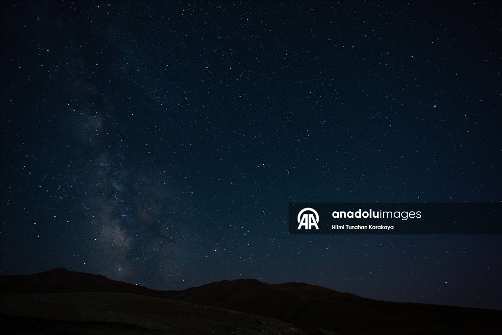 Perseid meteor yağmuru Erzurum'da gece gökyüzünü aydınlattı
