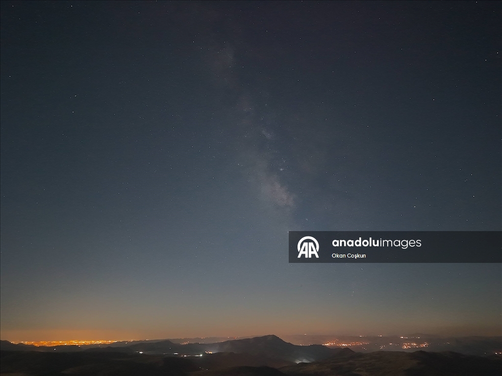 Perseid meteor yağmuru Malatya'da gece gökyüzünü aydınlattı