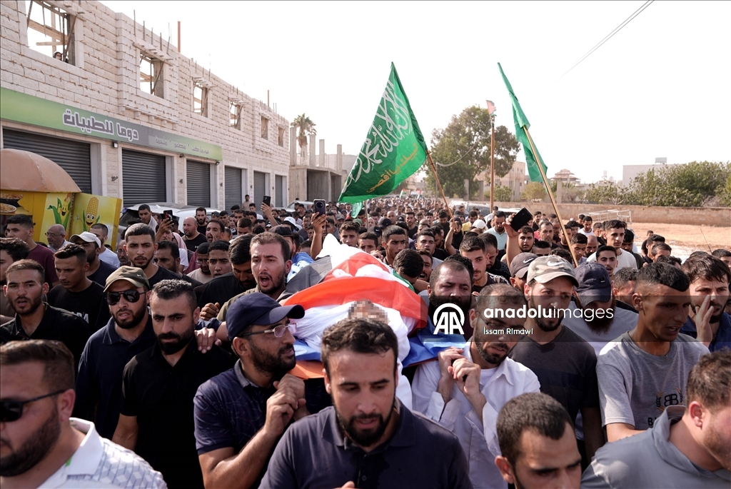 İsrailli yerleşimcilerin saldırısında öldürülen Filistinli son yolculuğuna uğurlandı