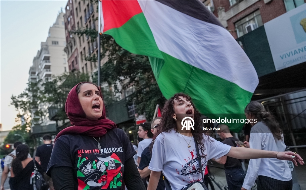 New York Times binası önünde İsrail karşıtı gösteri yapıldı