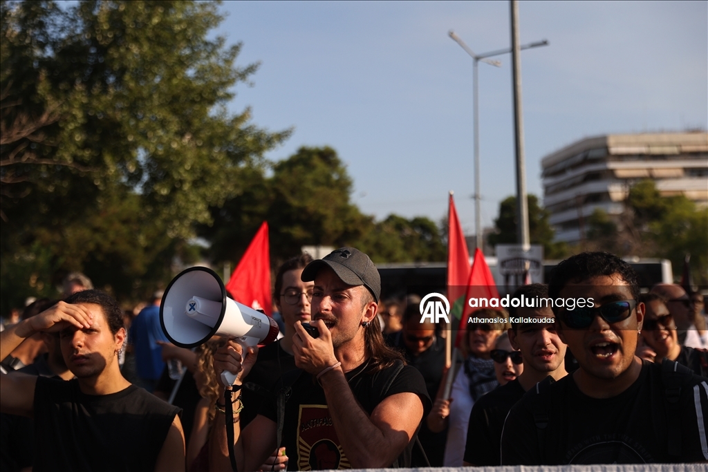 Yunanistan'da Filistin destekçileri İsraillileri taşıyan gemiyi protesto etti