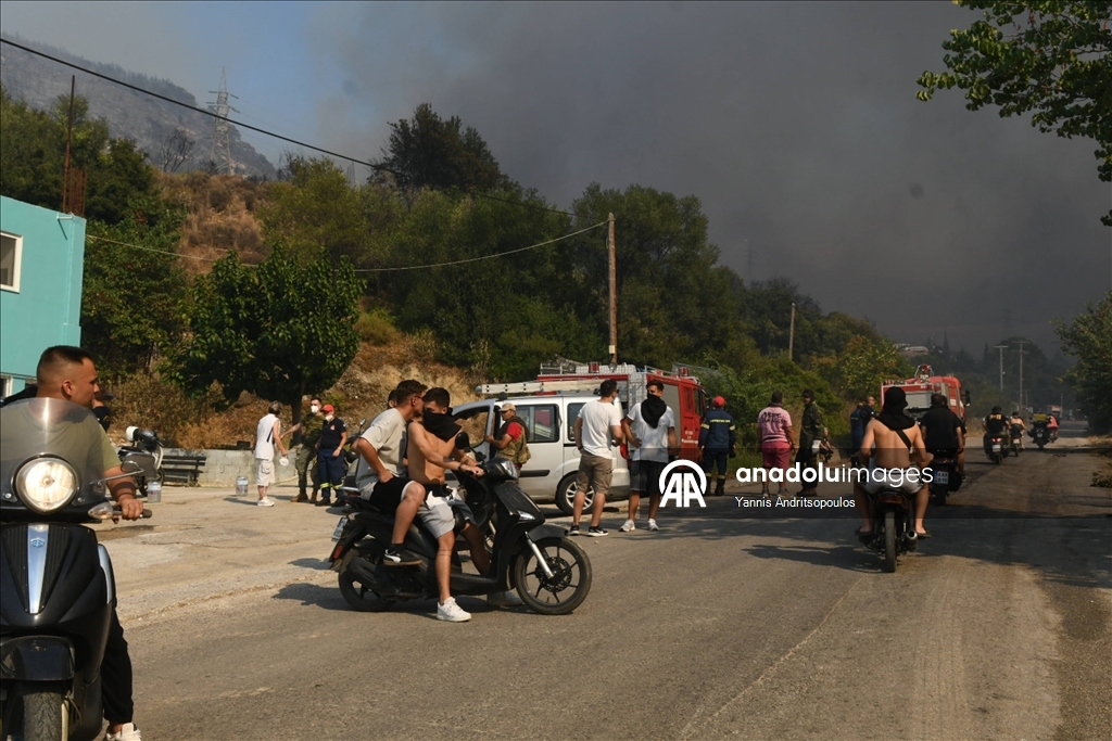 Yunanistan orman yangınları ile mücadele ediyor