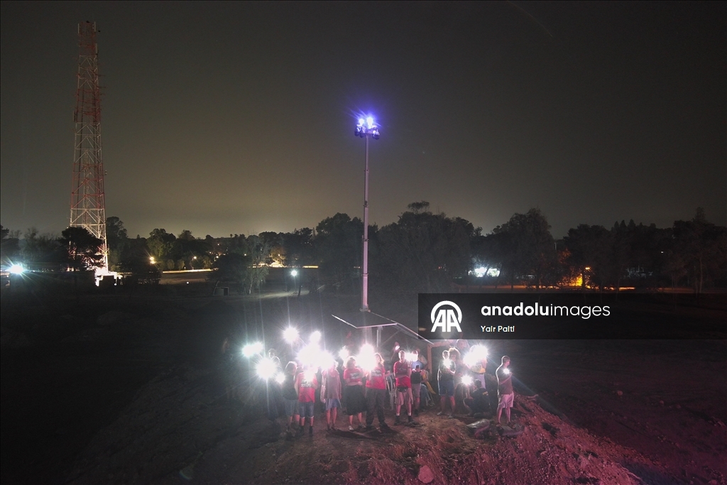 Israeli mothers hold light display near Gaza border for captives