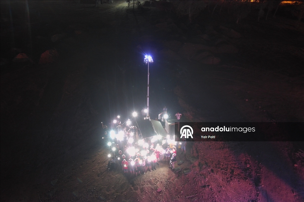 Israeli mothers hold light display near Gaza border for captives