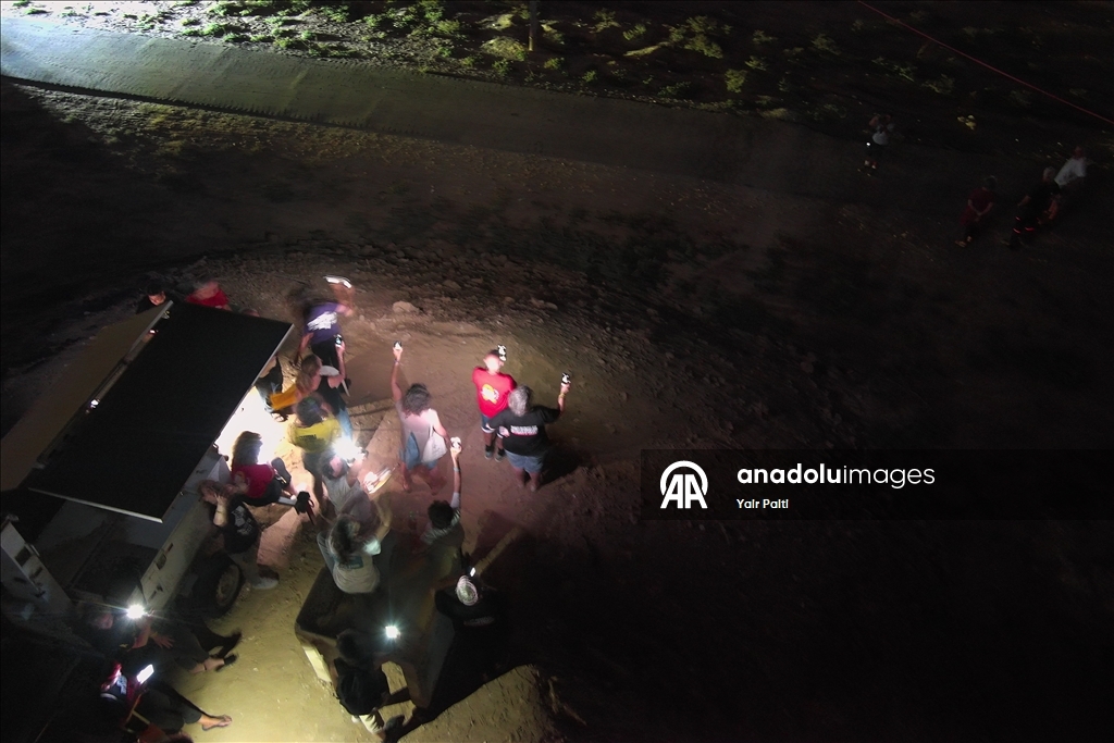 Israeli mothers hold light display near Gaza border for captives