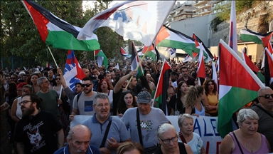 Yunanistan'da Filistin destekçileri, Pire Limanı'nda İsraillileri taşıyan gemiyi protesto etti