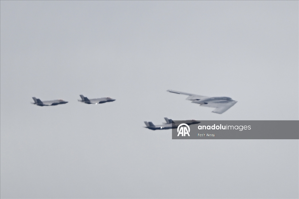 F-35 jets and B-2 Bomber accompany the plane carrying Russian President Vladimir Putin ahead of Trump - Putin summit in Alaska