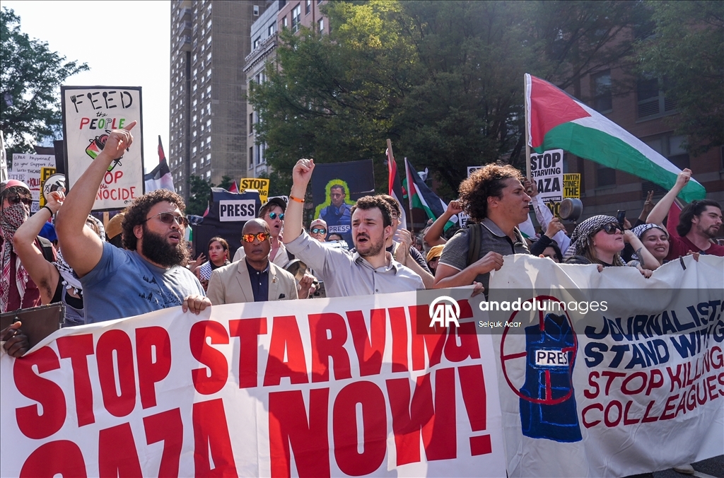 В Нью-Йорке прошла акция протеста против голода и убийства сотрудников СМИ в Газе