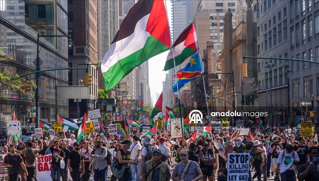 В Нью-Йорке прошла акция протеста против голода и убийства сотрудников СМИ в Газе